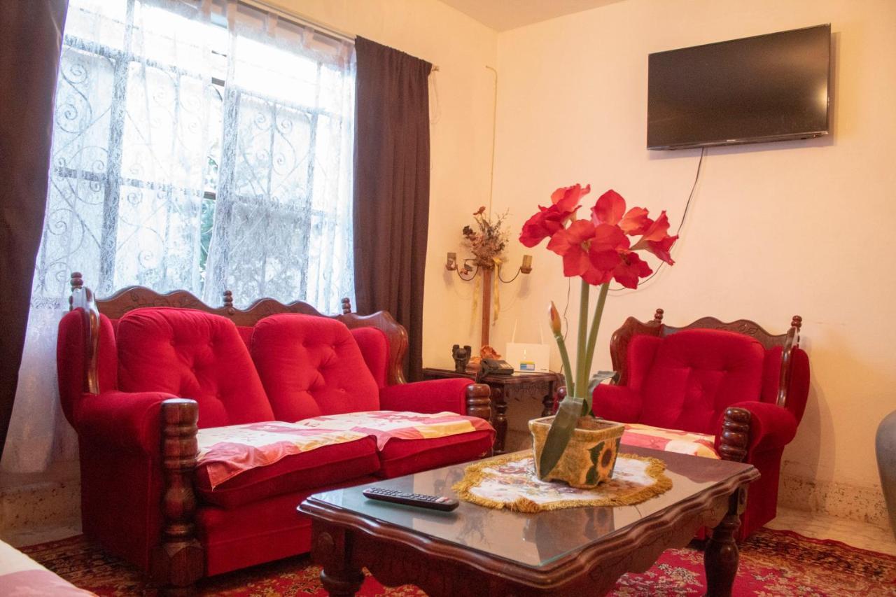 Villa Flores, Casa En El Centro De Маскота Екстериор снимка