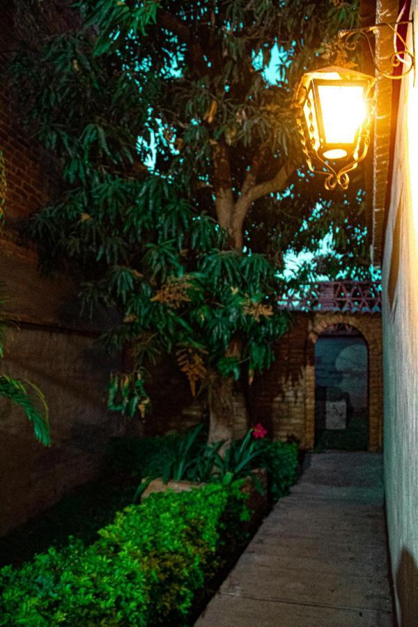 Villa Flores, Casa En El Centro De Маскота Екстериор снимка