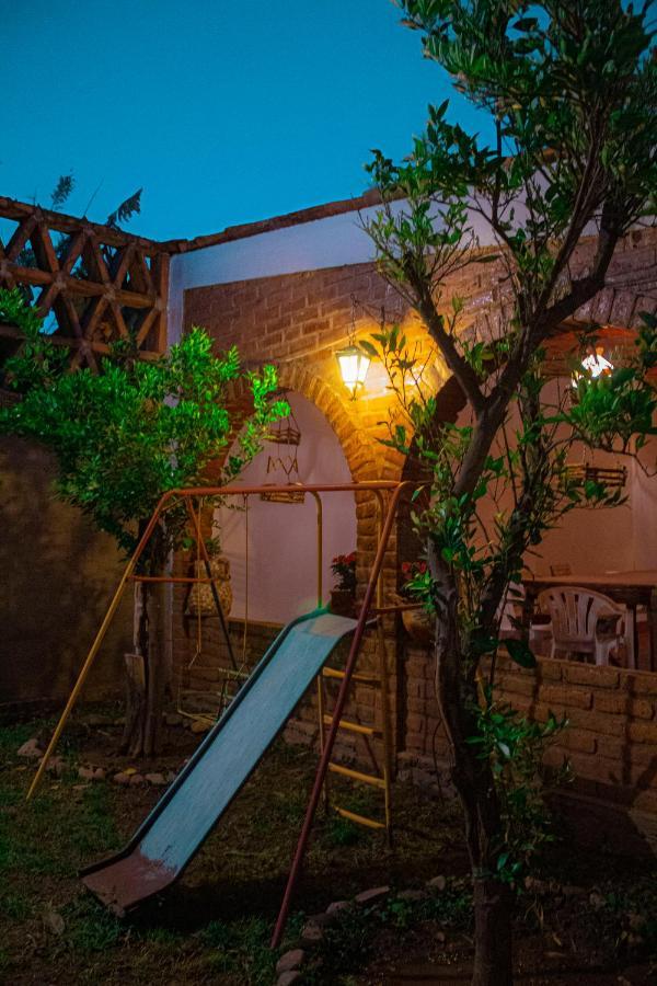 Villa Flores, Casa En El Centro De Маскота Екстериор снимка