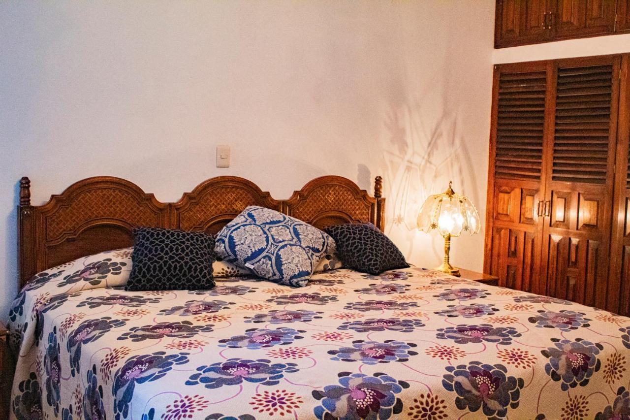 Villa Flores, Casa En El Centro De Маскота Екстериор снимка