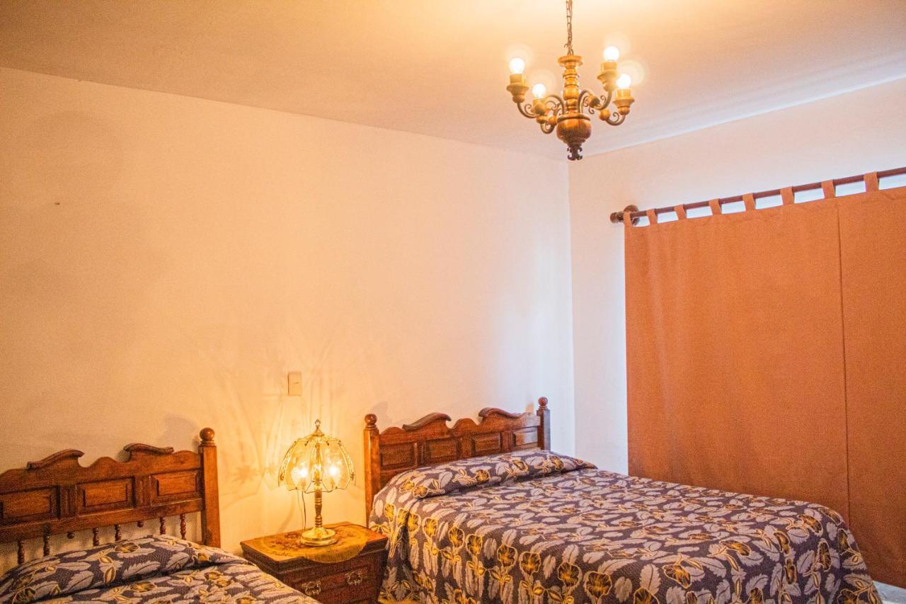 Villa Flores, Casa En El Centro De Маскота Екстериор снимка