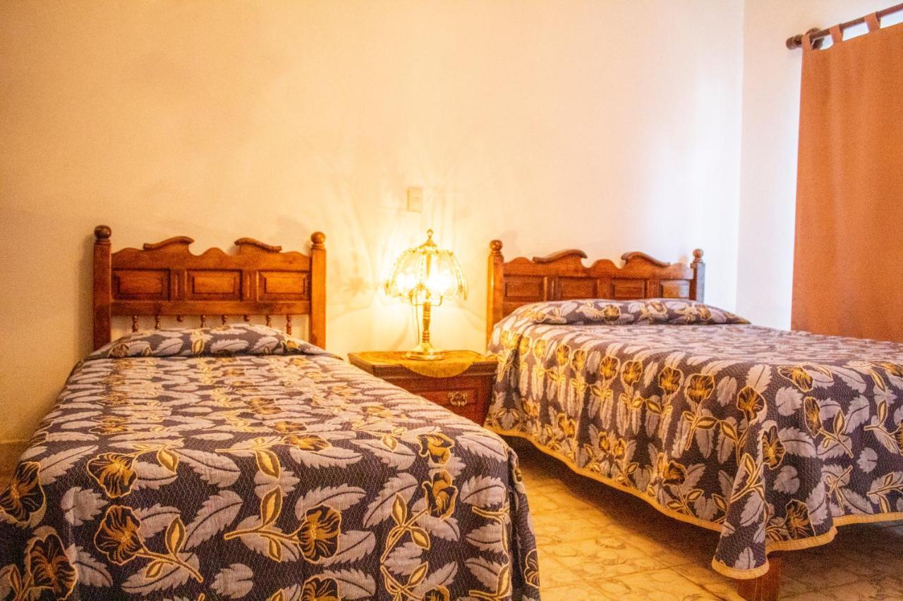 Villa Flores, Casa En El Centro De Маскота Екстериор снимка