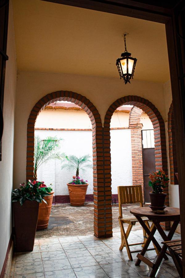Villa Flores, Casa En El Centro De Маскота Екстериор снимка