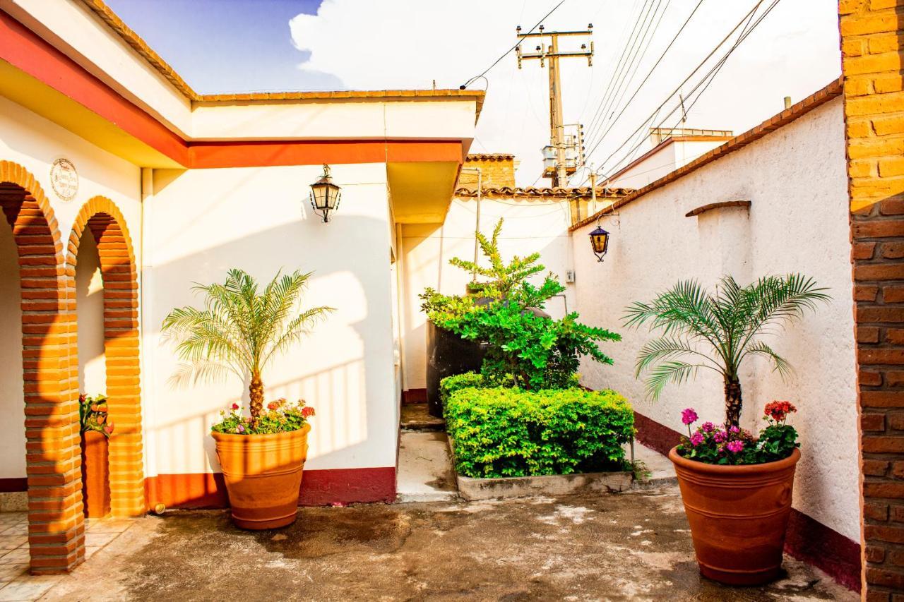 Villa Flores, Casa En El Centro De Маскота Екстериор снимка